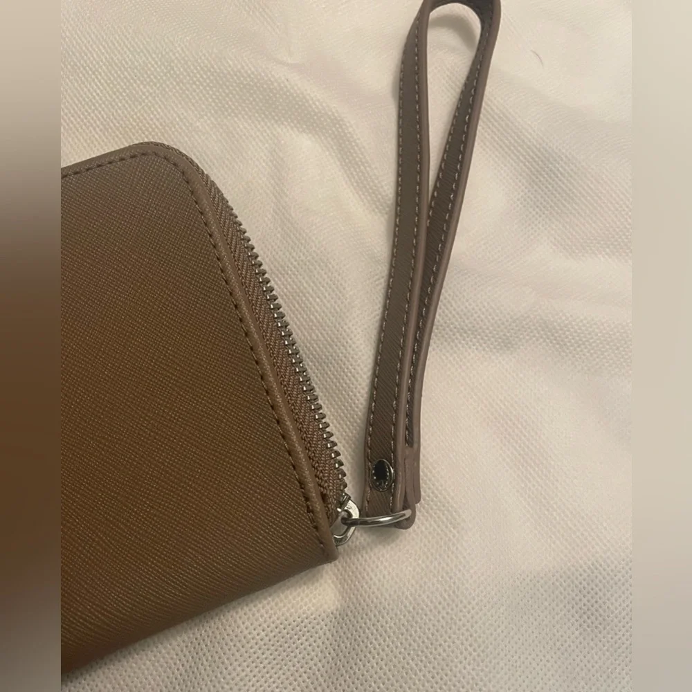 NWOT JOY Mangano Leather Wallet Wristlet With RFID Protection In Taupe